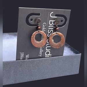 NWT J Bliss Studio Woodstock NY etched copper circles on 925 silver earrings